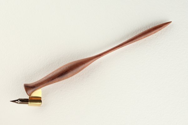 Pen holder made of palisander wood with wax finish