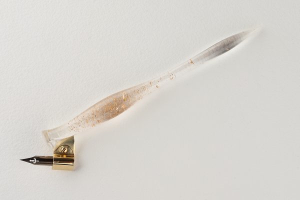 Pen holder made of resin with sunken gold flakes