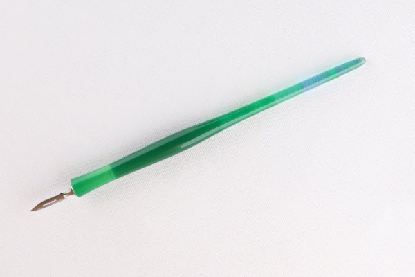 Straight pen holder made of epoxy resin